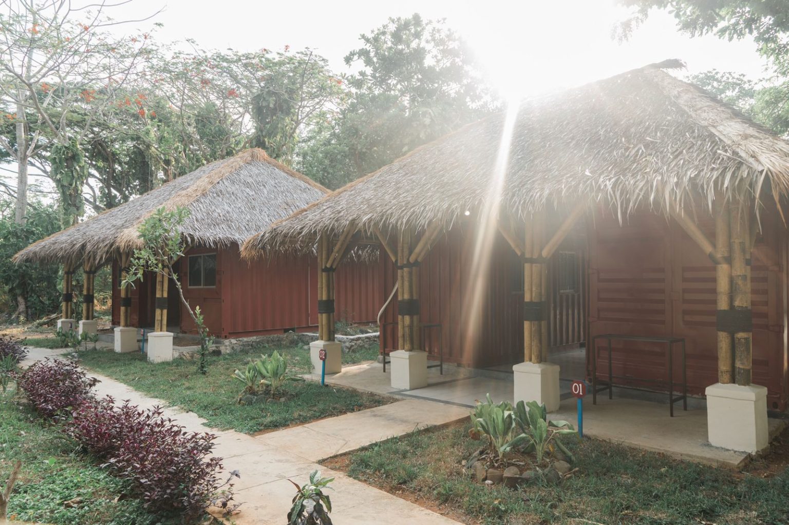 Container Inn & Tent di Tanjung Lesung, Banten. 